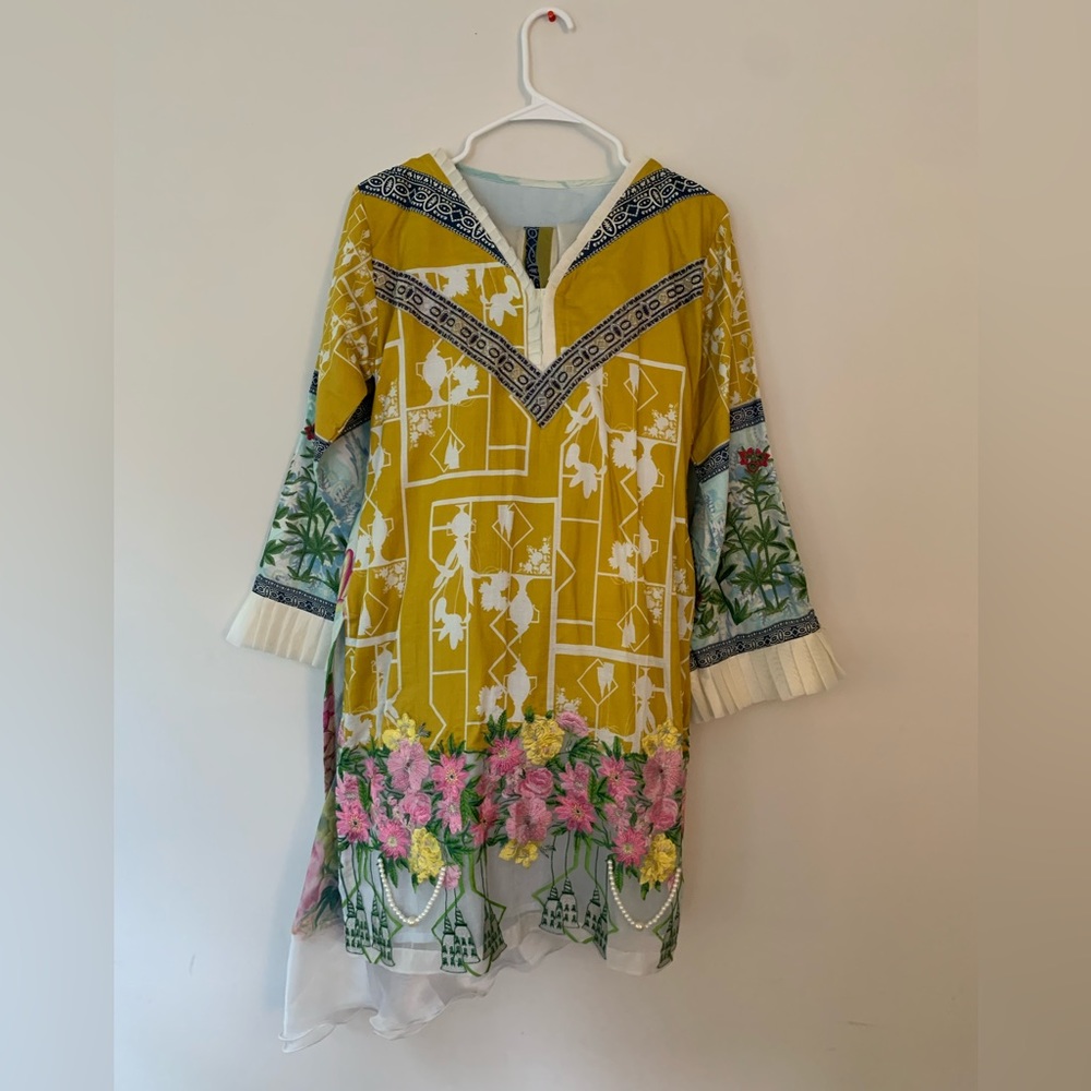 Pakistani Outfit! Three piece size small!
